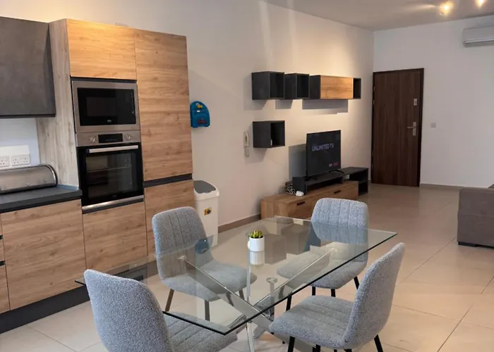 아파트 Brand New - Sliema, Modern , Great Location ! 슬리에마