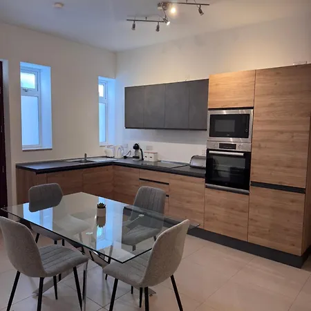 דירה Brand New - Sliema, Modern , Great Location ! סליאמה