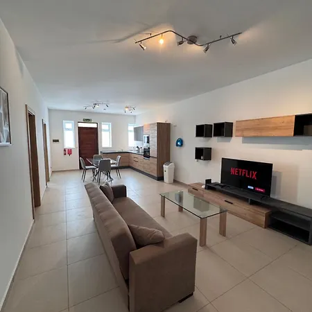 아파트 Brand New - Sliema, Modern , Great Location ! 슬리에마
