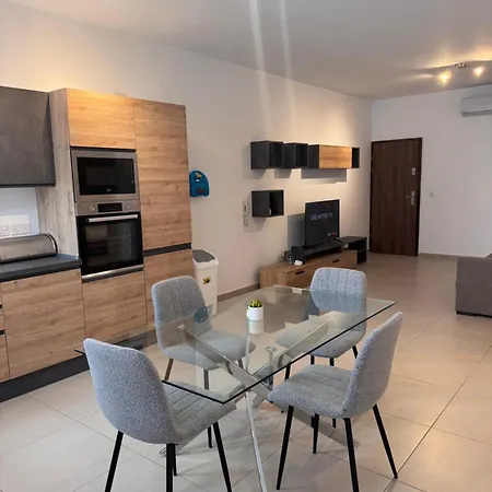 דירה Brand New - Sliema, Modern , Great Location ! סליאמה
